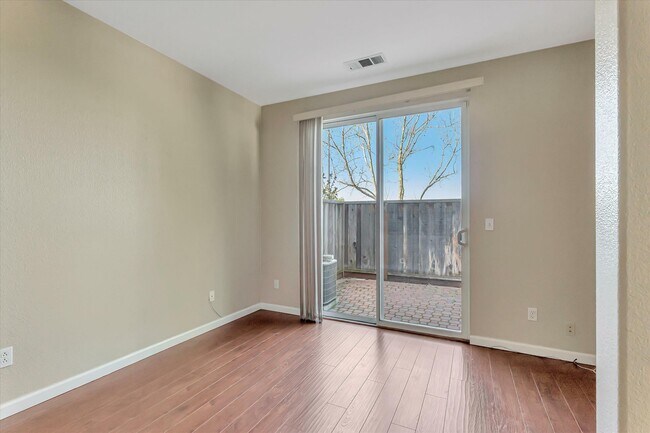Building Photo - 929 Monarch Cir