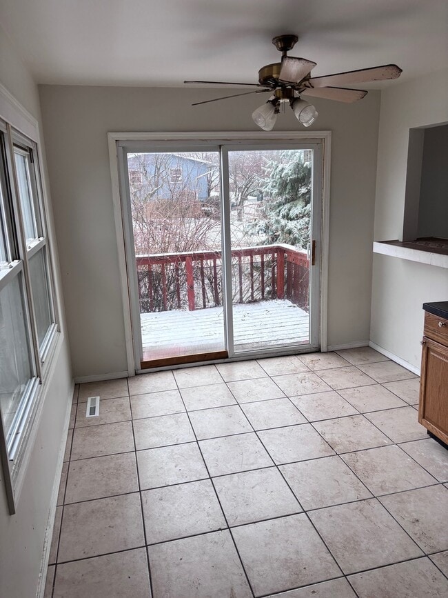 Building Photo - 224 E Heather Terrace