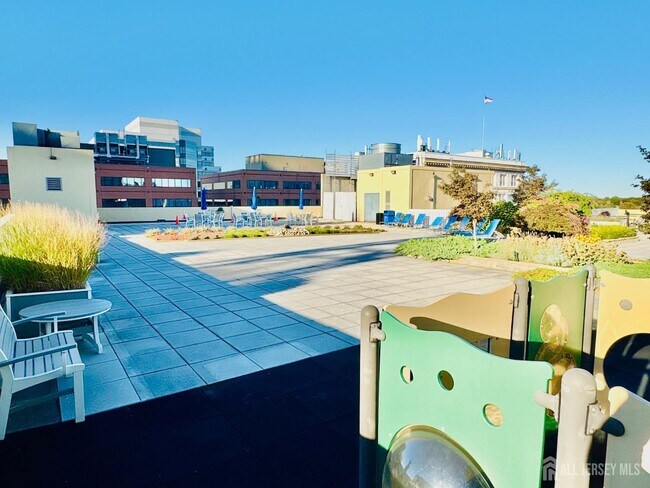 Building Photo - 1 Spring St