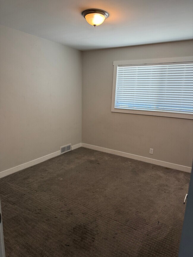 Building Photo - 5532 Woodcrest Dr