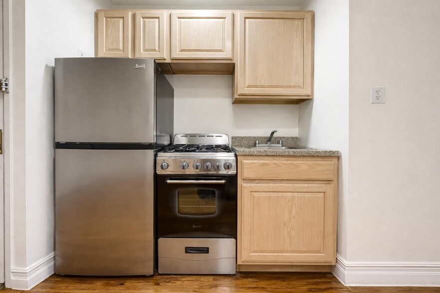 Building Photo - 936 West End Ave