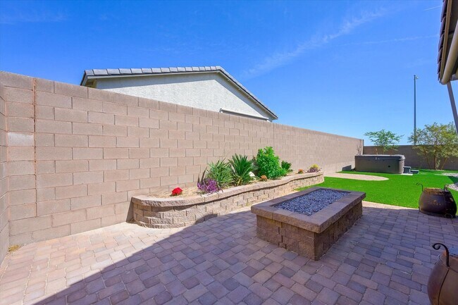 Building Photo - Upgragded 4-Bedroom Home with Casita in Gated Community