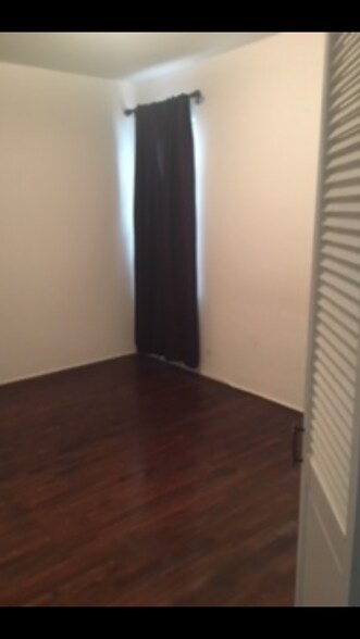 Building Photo - 10343 Dunkirk Ave