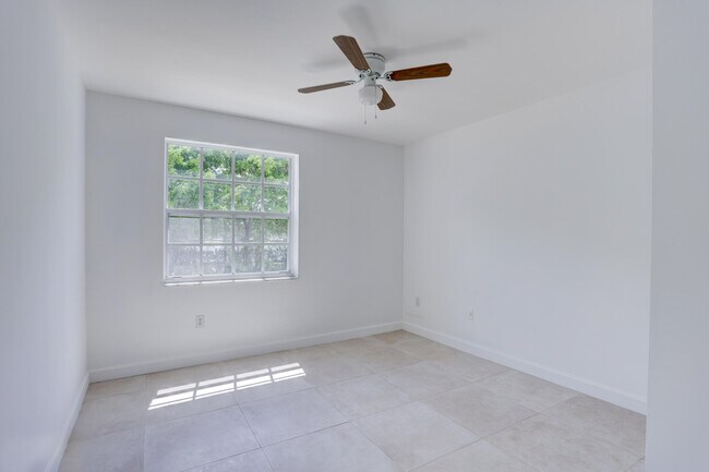 Building Photo - 15895 NW 5th St