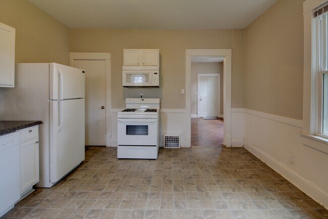 Building Photo - SL AAC1228