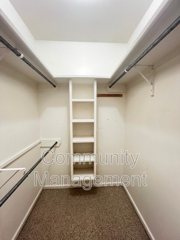 Building Photo - 6011 Riverbrook Dr