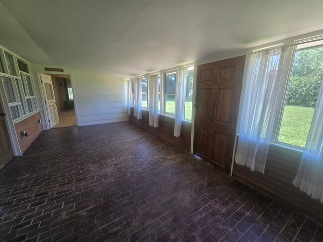 Building Photo - Rural 3 Bedroom Home in Fort Collins with Attached Garage and HUGE Yard Now Available! NO HOA!