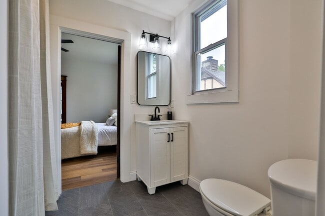 Building Photo - Newly Renovated Single Family Home
