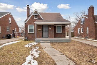 Building Photo - $1300 bungalow