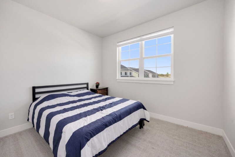 Building Photo - 685 Crossbill Dr