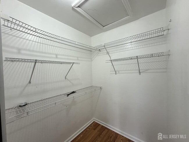 Building Photo - 437 Edpas Rd