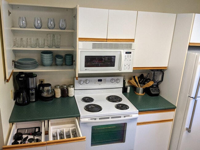 Building Photo - 140 Paquette Cir