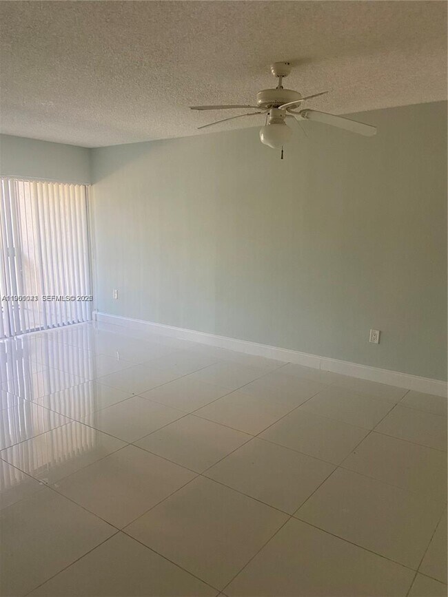 Building Photo - 731 N Pine Island Rd