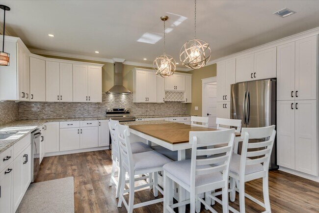 Building Photo - 400 Rish Store Rd