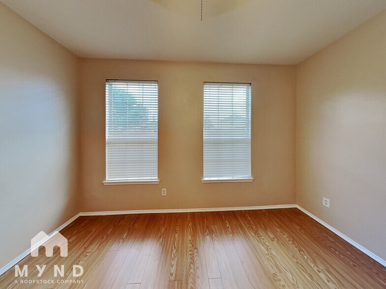 Building Photo - 3125 Paradise Valley Dr