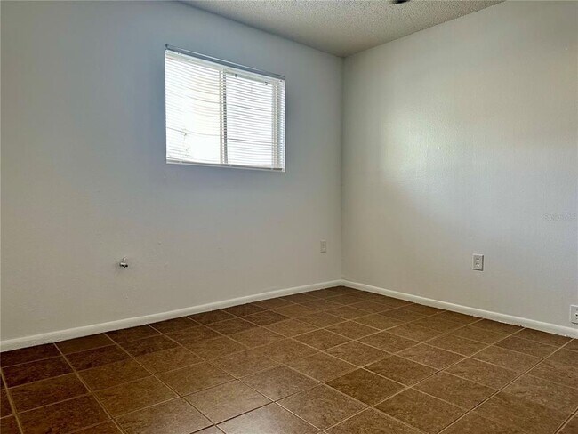 Building Photo - 946 N Lake Destiny Rd