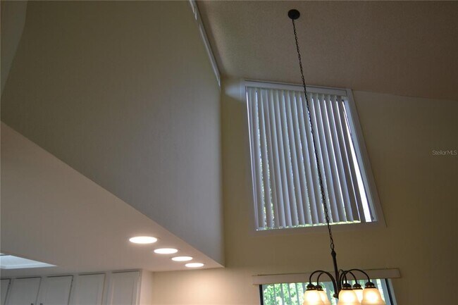 Building Photo - 226 Woodlake Wynde
