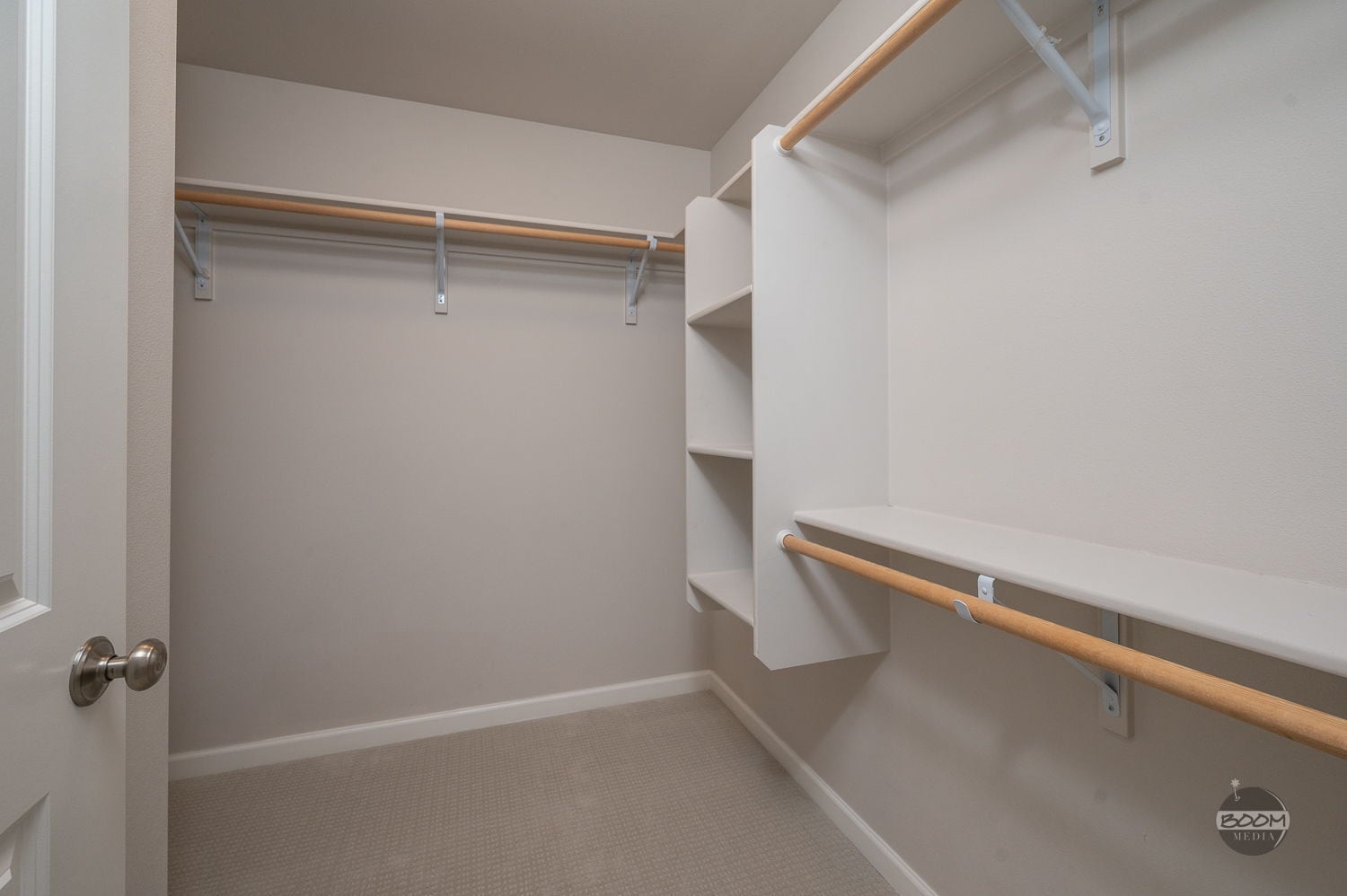 Building Photo - 1501 N Sunny Hill Cir