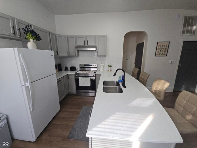 Building Photo - 1728 N Delaware St