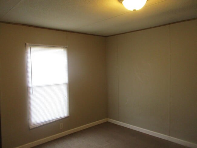 Building Photo - 511 Kayla St
