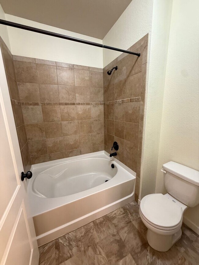 Building Photo - Fantastic 2 Bedroom, 2 Bath Ground Level Condo With Detached Garage in Loveland, Colorado