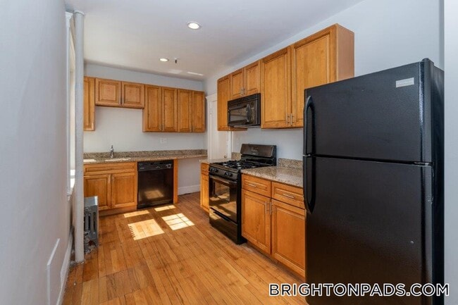 Building Photo - 286 Chestnut Hill Ave