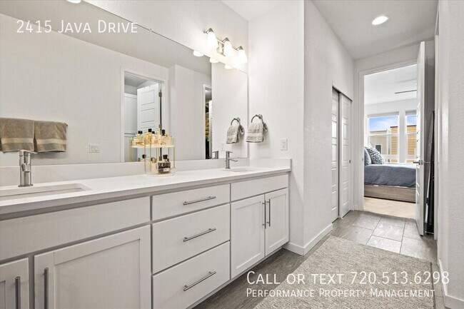 Building Photo - 2415 Java Dr