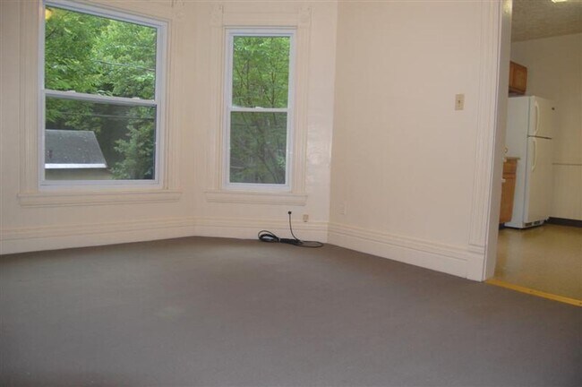 Building Photo - Energy Efficient 2 Bedroom One Block From ...