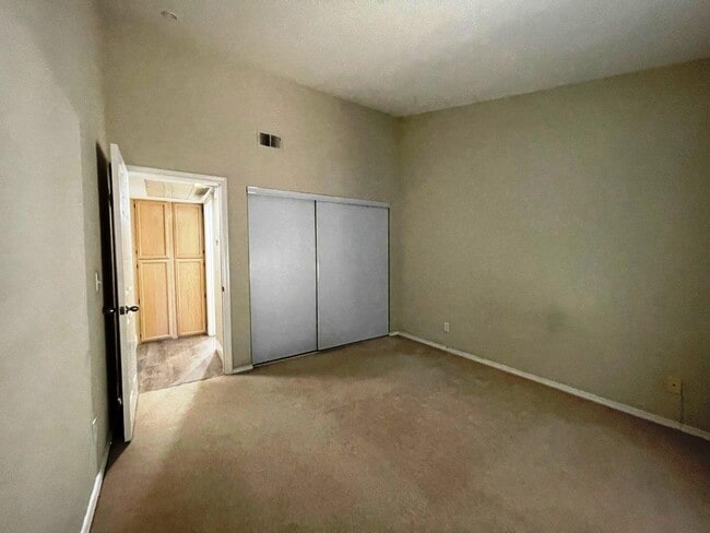 Building Photo - 2546 Alveswood Cir