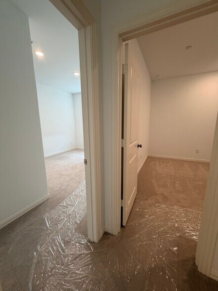 Building Photo - 4729 Spinner St