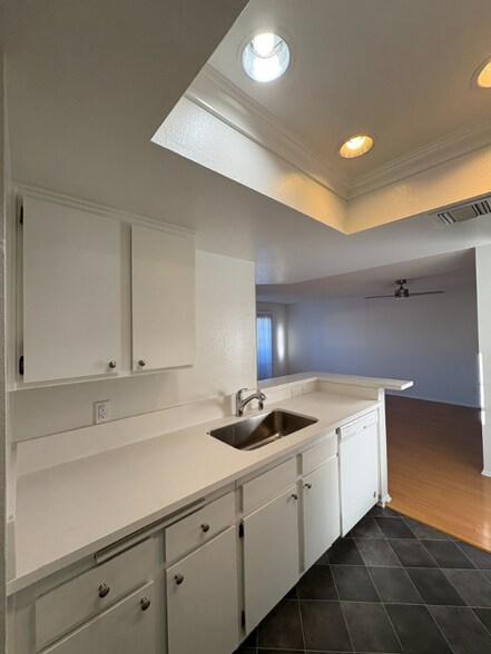 Building Photo - 6400 Kraft Ave