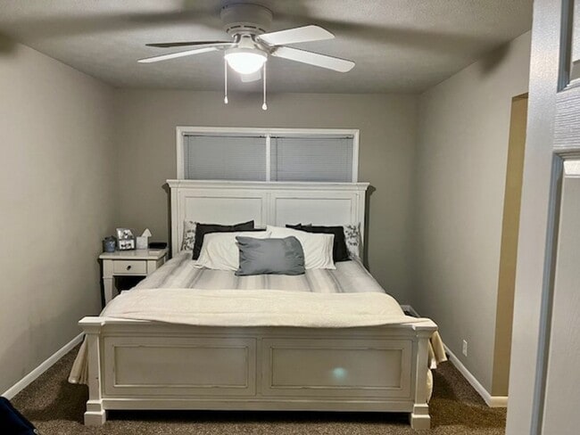 Building Photo - Spacious 3-bedroom, 2.5-bathroom house in ...