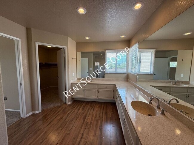 Building Photo - 40270 Homeridge Dr