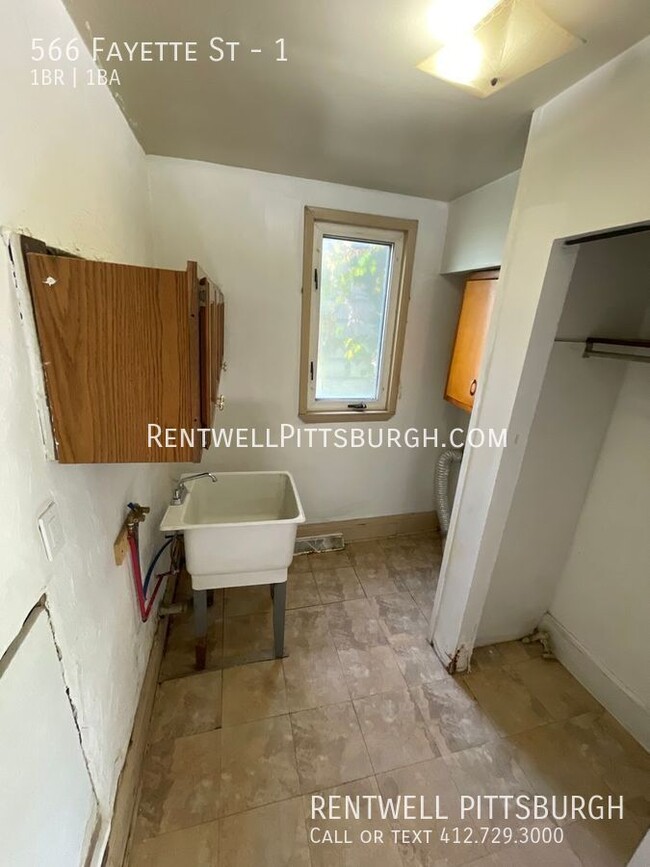 Building Photo - 1 Bedroom Apartment in Washington - Accept...