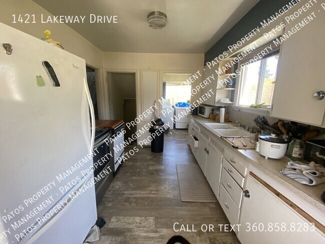 Building Photo - 1421 Lakeway Dr
