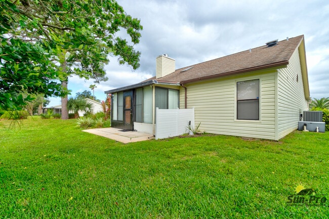 Building Photo - 700 Pine Shores Cir