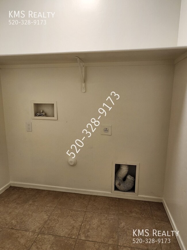 Building Photo - 6603 E Ladonna Ln