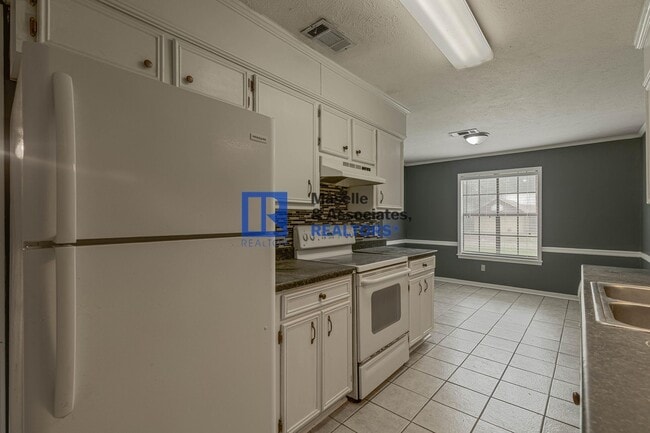 Building Photo - 5 Bedroom/2 Bath Home in Bellegrove Subdiv...