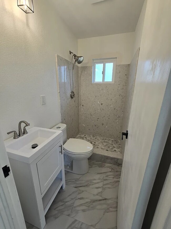 Building Photo - 5 Ormond Ct