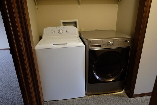 Building Photo - Full Featured Upper 2 Bed, 2 Bath, Garage and Pool