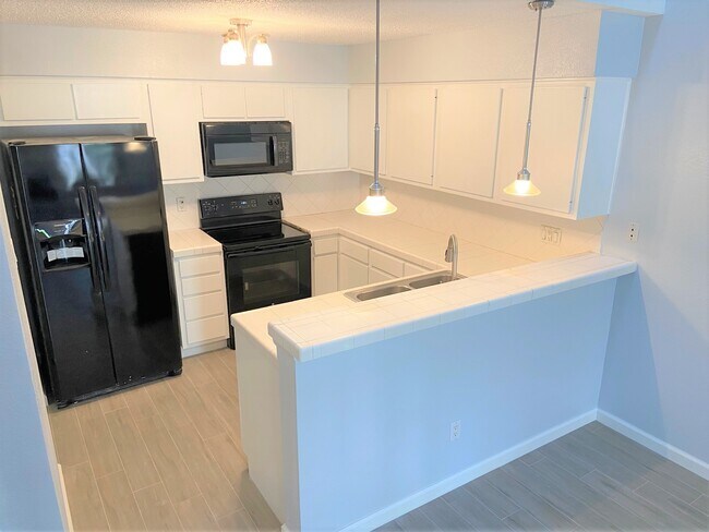 Building Photo - 13014 Leader St
