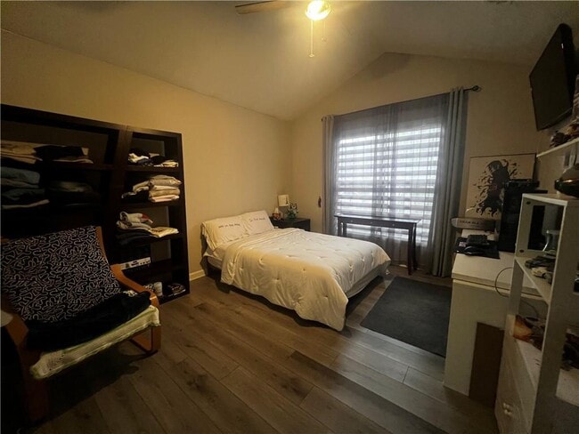 Building Photo - 130 Morning Glen Dr