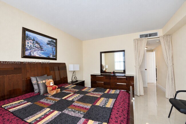 Building Photo - 2501 S Ocean Dr