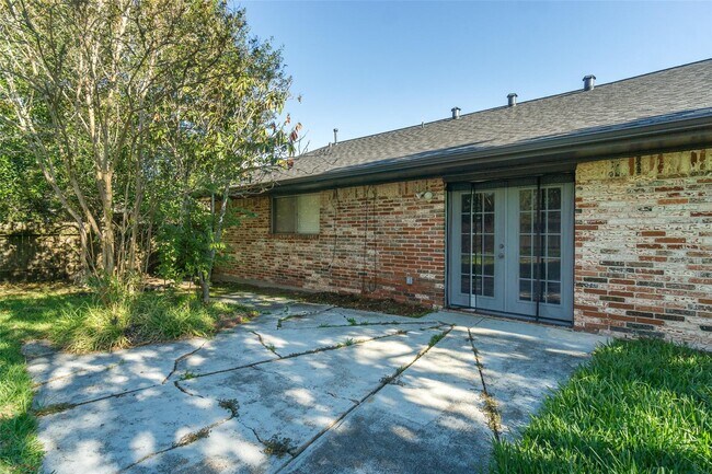 Building Photo - 2119 Williamsburg Ct S