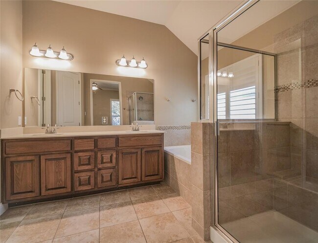 Building Photo - 1235 Falling Hills Dr