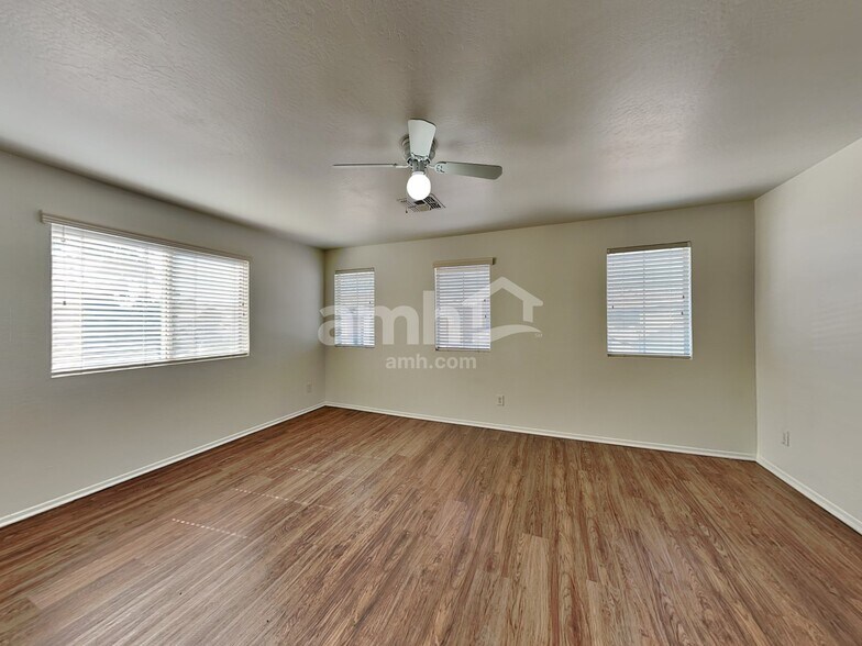 Building Photo - 5211 W Warner St