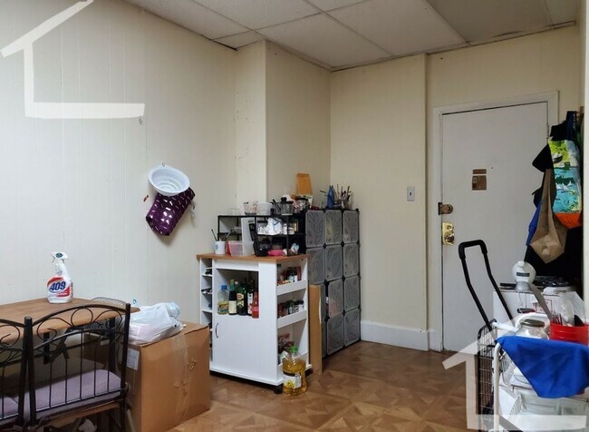 Building Photo - Great 2 Bed Close to BU and Green Line!