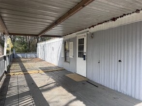 Building Photo - 422 Westchase St