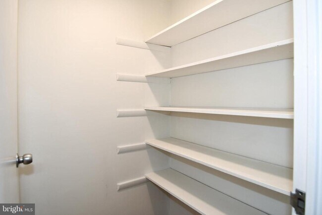 Building Photo - 10201 Grosvenor Pl
