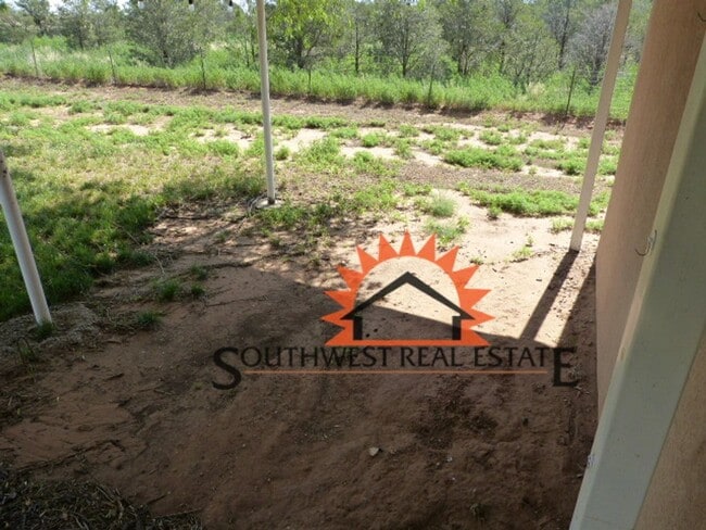 Building Photo - Country home with 3 bedroom 2 bathrooms